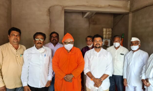 ವಾರ್ಡ್ ನಂ 46 ರ ಬಿಜೆಪಿ ಅಭ್ಯರ್ಥಿ ಹನುಮಂತ ಕೊಂಗಾಲಿಗೆ ಶ್ರೀಗಳ ರಕ್ಷೆ