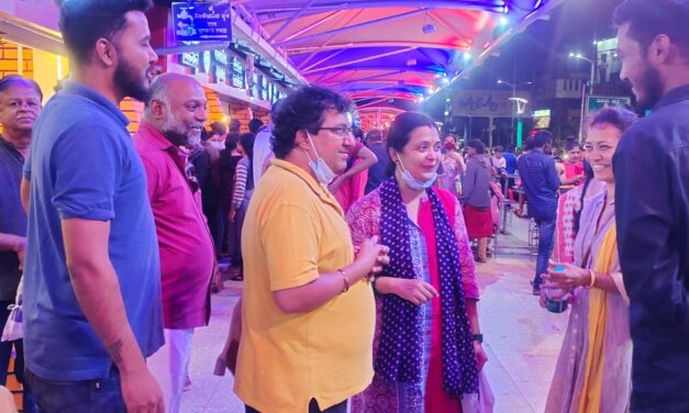 ಈ ಸುಂದರ ಬೆಳದಿಂಗಳ… ಈ ತಂಪಿನ ಅಂಗಳದಲಿ….ತಿನಿಸು ಕಟ್ಟೆಯಲ್ಲಿ ಕಲ್ಯಾಣ್ ಹಕ್ಕಿಗಳ ಕಲರವ