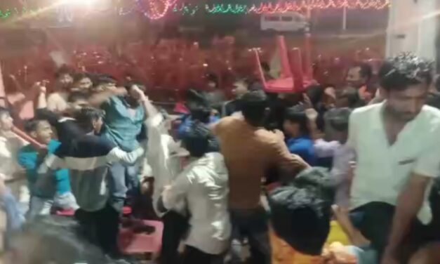 VIDEO : ಕಿತ್ತೂರು ಉತ್ಸವದಲ್ಲಿ ಯುವಕರ ಮಾರಾಮಾರಿ : ವೀಡಿಯೋ ವೈರಲ್