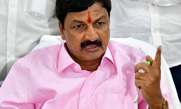 VIDEO – ಥೂ…ಥೂ.. ಎಂದು ಸಾಹುಕಾರ್ ರಮೇಶ ಉಗಿದಿದ್ದು ಯಾರಿಗೆ ?