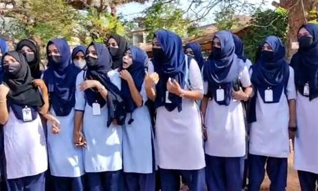 BREAKING : ಶಾಲಾ ಸಮವಸ್ತ್ರ ಕಡ್ಡಾಯ – ಹೈಕೋರ್ಟ್ ಮಹತ್ವದ ತೀರ್ಪು