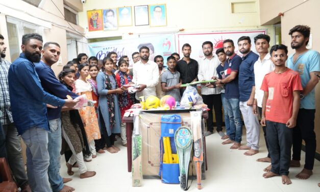 ಸತೀಶ್ ಜಾರಕಿಹೊಳಿ ಹುಟ್ಟುಹಬ್ಬದ ನಿಮಿತ್ತ ಮಕ್ಕಳಿಗೆ ಕ್ರೀಡಾ ಸಾಮಗ್ರಿ ವಿತರಣೆ