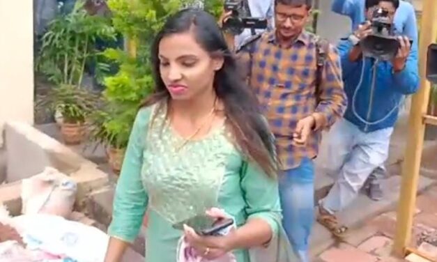 ಬೆಳಗಾವಿಯಲ್ಲಿ ಕಾಂಗ್ರೆಸ್ ಯುವ ನಾಯಕಿ ಪ್ರತ್ಯಕ್ಷ : ರಾಜಕುಮಾರ ಟಾಕಳೆ ನನ್ನ ಗಂಡ ಎಂದ ನವ್ಯಶ್ರೀ..!