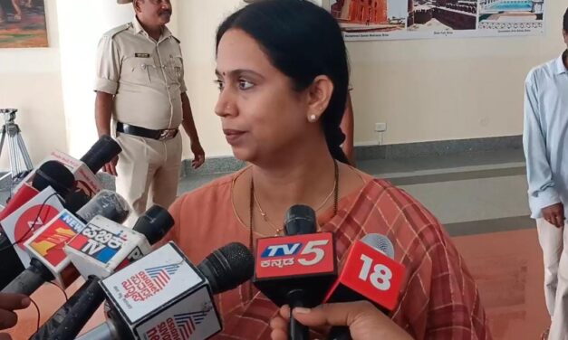 VIDEO-ಸಿದ್ದು & ಡಿಕೆಶಿಗೆ ಶಾಸಕಿ ಲಕ್ಷ್ಮೀ ಹೆಬ್ಬಾಳ್ಕರ್ ಕಿವಿಮಾತು ಏನು…?