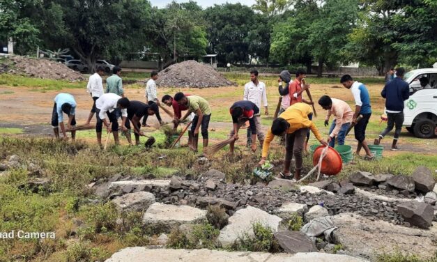 ಯುವಕರಿಂದ ಖಿಳೇಗಾಂವ ಬಸವೇಶ್ವರ ದೇವಸ್ಥಾನ ಸ್ವಚ್ಛತಾ ಕಾರ್ಯ