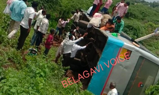 ಅಥಣಿ : ಕೊಕಟನೂರ ಬಳಿ ಉರುಳಿ ಬಿದ್ದ ಸರ್ಕಾರಿ ಬಸ್