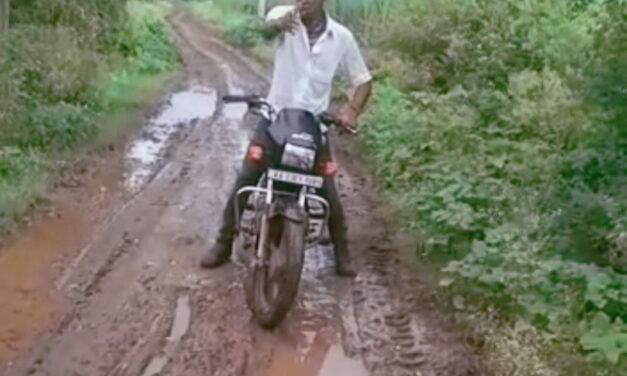 VIDEO : ಶಾಸಕ ಶ್ರೀಮಂತ ಪಾಟೀಲರನ್ನು ಹಿಗ್ಗಾ ಮುಗ್ಗಾ  ಜಾಡಿಸಿದ ವ್ಯಕ್ತಿ