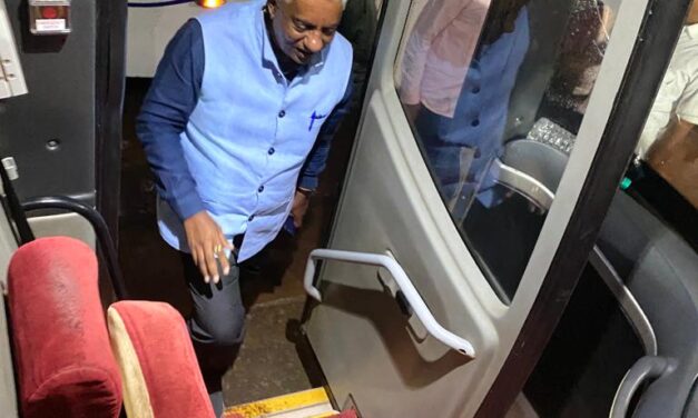 ಸಾರಿಗೆ ಬಸ್ ನಲ್ಲಿಯೇ ಬೆಂಗಳೂರಿಗೆ ಹೋಗುವ ಮೂಲಕ ಸರಳತೆ ಮೆರೆದ ಪರಿಷತ್ ಸದಸ್ಯ ನಾಗರಾಜ್ ಯಾದವ್