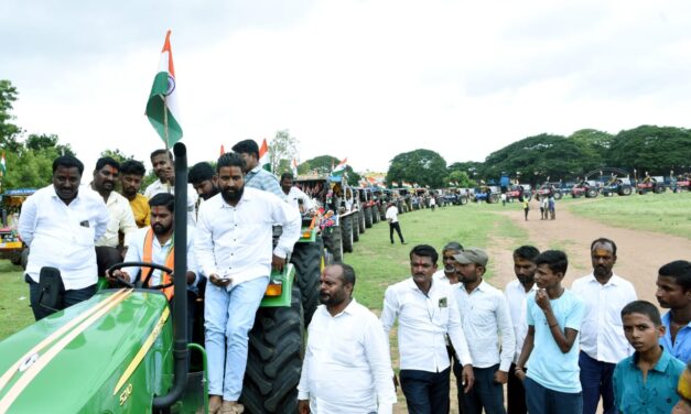 ಶಾಸಕ ಬಾಲಚಂದ್ರ ಜಾರಕಿಹೊಳಿ ನೇತೃತ್ವದಲ್ಲಿ ಬೃಹತ್ ಟ್ರಾಕ್ಟರ್ ರ‍್ಯಾಲಿ