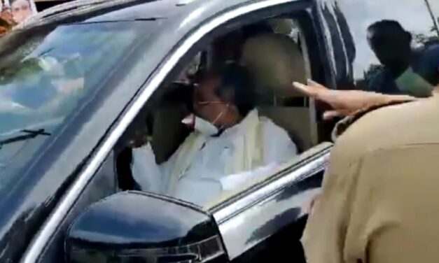 Video : ಸಾವರ್ಕರ್ ವಿವಾದ, ಕೊಡಗಿನಲ್ಲಿ ಸಿದ್ಧರಾಮಯ್ಯಗೆ ಕಪ್ಪು ಬಾವುಟ ಪ್ರದರ್ಶನ