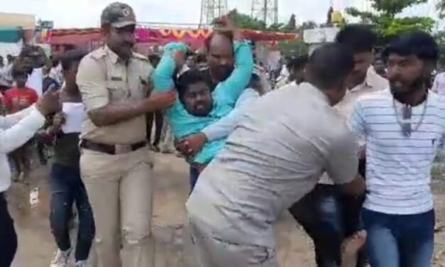 ಹದಗೆಟ್ಟ ರಸ್ತೆ ಕುರಿತು ಪ್ರಶ್ನೆ ಕೇಳಿದ ಯುವಕನ ಮೇಲೆ FIR ಮಾಡಿ ಎಂದ ಶಾಸಕ ಪಿ. ರಾಜೀವ್