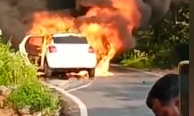Video – ನಡು ರಸ್ತೆಯಲ್ಲೇ ಹೊತ್ತಿ ಉರಿದ ಕಾರು