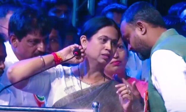 Video – ನಟ ದರ್ಶನ್ ಬರ್ತಾರಂತ ಅಭಿಮಾನಿಗಳ ಕಿವಿಗೆ ಹೂ ಇಟ್ಟ ಕಾಂಗ್ರೆಸ್ ನಾಯಕರು