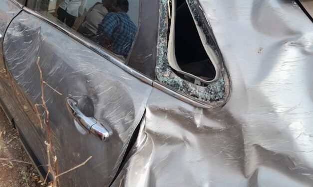 ರಾಯಬಾಗ ಕ್ಷೇತ್ರ ಶಿಕ್ಷಣಾಧಿಕಾರಿ(ಬಿಇಒ) ಕಾರು ಅಪಘಾತ : ಅದೃಷ್ಟವಶಾತ್ ಪ್ರಾಣಾಪಾಯದಿಂದ ಪಾರು