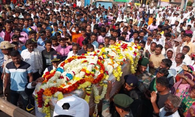 ಮೂಡಲಗಿ – ಅಪಾರ ಜನಸ್ತೋಮ ಮಧ್ಯ ಜರುಗಿದ ಯೋಧನ ಅಂತ್ಯಕ್ರೀಯೆ