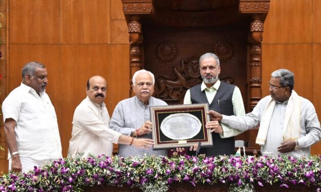 ಆರ್.ವಿ. ದೇಶಪಾಂಡೆ ಅವರಿಗೆ ಅತ್ಯುತ್ತಮ ಶಾಸಕ ಪ್ರಶಸ್ತಿ ಪ್ರದಾನ