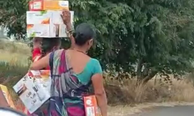 ಚುನಾವಣೆ ಪೂರ್ವತಯಾರಿಗೆ ಮಿಕ್ಸರ್ ಹಂಚಿದ್ರಾ ಶಾಸಕಿ ಲಕ್ಷ್ಮೀ ಹೆಬ್ಬಾಳ್ಕರ್? – ಪ್ರಜಾಪ್ರಭುತ್ವ ವ್ಯವಸ್ಥೆಗೆ ಮಾರಕ ನಡೆ ಎಂದ ನೆಟ್ಟಿಗರು..!