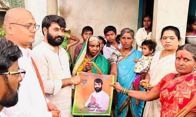 ಖಾನಾಪುರ ಕ್ಷೇತ್ರದಲ್ಲಿ ಬಿಜೆಪಿ ಟಿಕೇಟ್ ಆಕಾಂಕ್ಷಿ ಎ ದಿಲೀಪ್ ಕುಮಾರ್ ಭರ್ಜರಿ ಗಿಫ್ಟ್ ವಿತರಣೆ