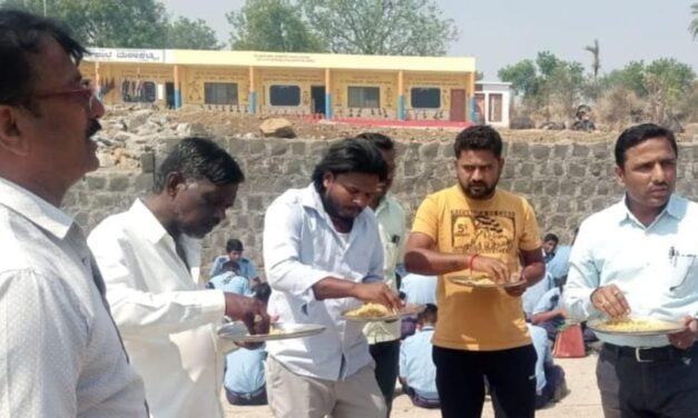 ಮರಿಕಟ್ಟಿ ಸರ್ಕಾರಿ ಶಾಲೆಗೆ ಸುಭಾಷ್ ಸಂಪಗಾಂವಿ ಭೇಟಿ