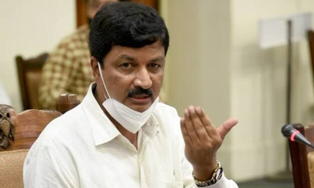 ಮತ್ತೊಮ್ಮೆ ದೆಹಲಿಗೆ ಹಾರಿದ ಸಾಹುಕಾರ್ – ವಿರೋಧಿಗಳ ವಿರುದ್ಧ ಮಹಾ ಅಸ್ತ್ರಕ್ಕೆ ಸಜ್ಜು?