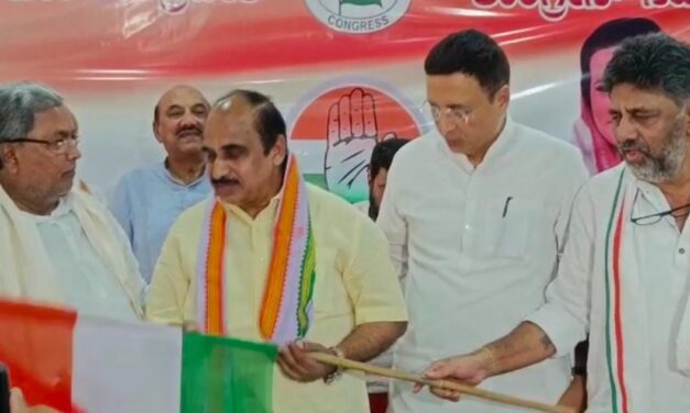 ಕಾಂಗ್ರೆಸ್ ಸೇರಿದ ಯಡಿಯೂರಪ್ಪ ಆಪ್ತ ಮೋಹನ್ ಲಿಂಬಿಕಾಯಿ