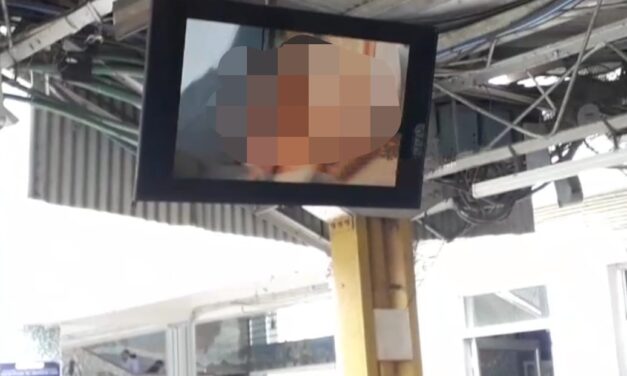 ರೈಲು ನಿಲ್ದಾಣದಲ್ಲಿ ಮೂರು ನಿಮಿಷ ಅಶ್ಲೀಲ ವೀಡಿಯೊ ಪ್ರಸಾರ : ದಂಗಾದ ಪ್ರಯಾಣಿಕರು