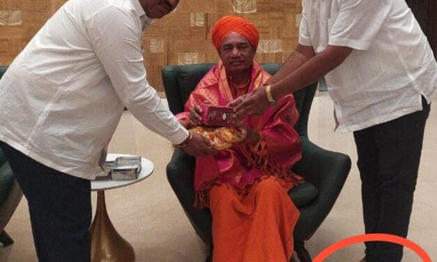 ಶ್ರೀಗಳಿಗೆ ಅಪಮಾನ : ಅಥಣಿ ಕಾಂಗ್ರೆಸ್ ಮುಖಂಡ ಮಂಗಸೂಳಿ ವಿರುದ್ಧ ಆಕ್ರೋಶ