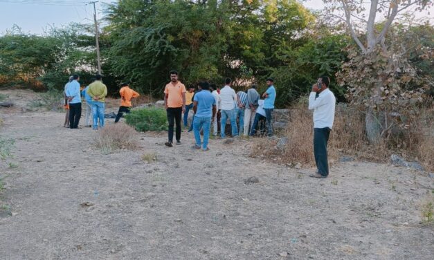 ಕೊಳೆತ ಸ್ಥಿತಿಯಲ್ಲಿ ಯುವಕನ ಶವ ಪತ್ತೆ : ದಂಗಾದ ಗ್ರಾಮಸ್ಥರು