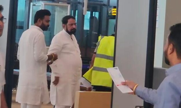 ಸವದಿ ಕೈ ನಾಯಕನ ಪಾಲು : ಬೆಂಗಳೂರಿಗೆ ಕರೆದೊಯ್ದ ಕಾಂಗ್ರೆಸ್ ನಾಯಕ