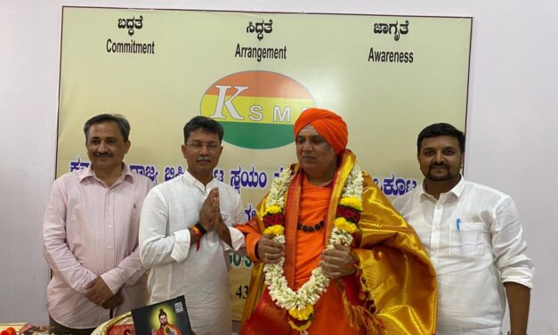 ಹುಕ್ಕೇರಿ ಶ್ರೀ ಆಶಿರ್ವಾದ ಪಡೆದ ಬಿಜೆಪಿ ಅಭ್ಯರ್ಥಿ ರವಿ ಪಾಟೀಲ್