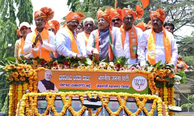 ಭರ್ಜರಿ ರೋಡ್ ಶೋ ಮೂಲಕ ಬಿಜೆಪಿ ಅಭ್ಯರ್ಥಿಗಳು ನಾಮಪತ್ರ ಸಲ್ಲಿಕೆ