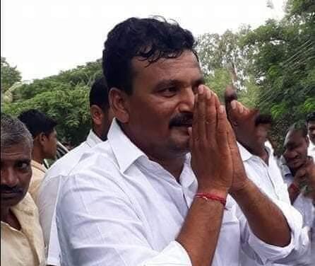 ಅಥಣಿಯಲ್ಲಿ ಕಾಂಗ್ರೆಸ್ ಮೊದಲ ವಿಕೆಟ್ ಪತನ : ಕಮಲ ತೆಕ್ಕೆಗೆ ಕುರುಬ ಸಮುದಾಯದ ಮುಖಂಡ