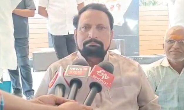 ದೊಡ್ಡ ಹುದ್ದೆಯಲ್ಲಿದ್ದವನು ನಿಗಮ ಮಂಡಳಿ ತಗೊಳ್ಬೆಕಾ..? ಸಿಟ್ಟಾದ ಸವದಿ – Video