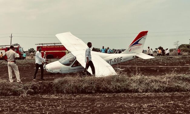 ಬೆಳಗಾವಿಯಲ್ಲಿ ವಿಮಾನ ತುರ್ತು ಭೂಸ್ಪರ್ಶ ; ಇಬ್ಬರಿಗೆ ಗಾಯ