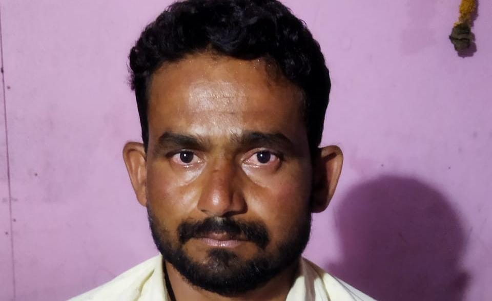 ತಲೆಮೇಲೆ‌ ಕಲ್ಲು ಹಾಕಿ ಪತ್ನಿಯನ್ನು ಕೊಲೆಗೈದ  ಗಂಡ