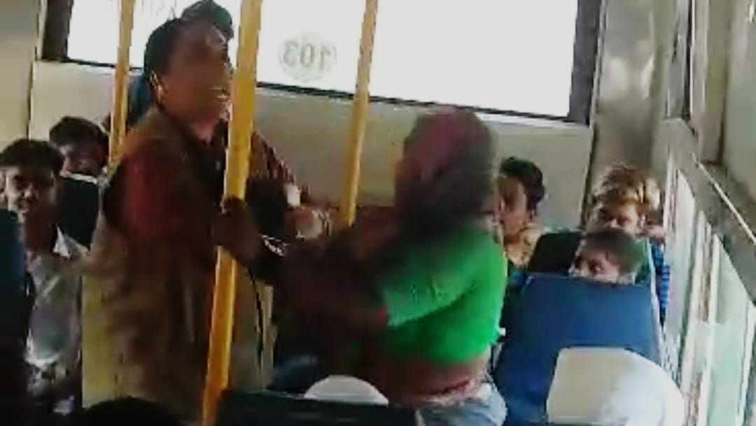 ಬಸ್ಸಿನಲ್ಲಿ ಅಜ್ಜಿ ಕಪಾಳಕ್ಕೆ ಹೊಡೆದ ಮಹಿಳಾ‌ ಕಂಡಕ್ಟರ್ ; ವೀಡಿಯೊ ವೈರಲ್
