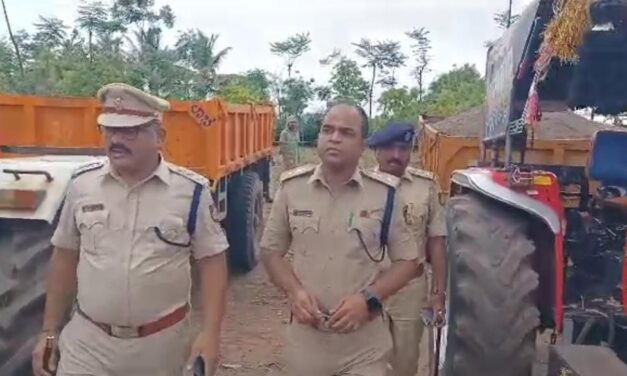 Athani : ಅಕ್ರಮ‌ ಮರಳು ಸಾಗಾಟಕ್ಕೆ ಪೊಲೀಸರಿಂದ ಬ್ರೇಕ್ : ಅಖಾಡಕ್ಕಿಳಿದ ಎಸ್ಪಿ ಡಾ.‌ ಸಂಜೀವ್ ಪಾಟೀಲ್