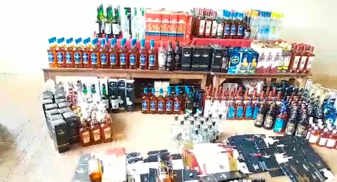 ಕೆಮಿಕಲ್ ಬಳಸಿ ನಕಲಿ ಸಾರಾಯಿ ತಯಾರಿ ; ವಂಚಕರ ಜಾಲ ಪೊಲೀಸ್ ಬಲೆಗೆ 