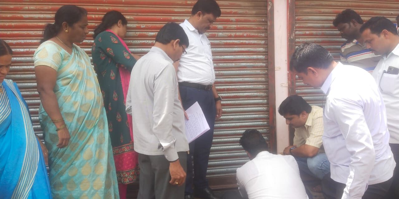 ಅಥಣಿ – ಸಚಿವೆ ಹೆಬ್ಬಾಳ್ಕರ್ ಬಂದ್ರು ಹಣ ಪಡೆದು ಅರ್ಜಿ ಹಾಕುವೆ ಎಂದವನ ಗ್ರಾಮ ಒನ್ ಕೇಂದ್ರ ಸೀಜ್