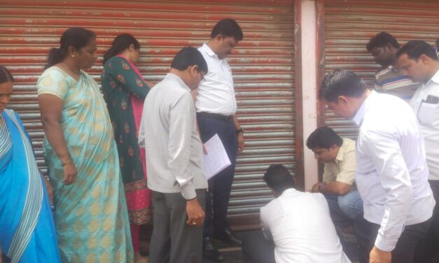 ಅಥಣಿ – ಸಚಿವೆ ಹೆಬ್ಬಾಳ್ಕರ್ ಬಂದ್ರು ಹಣ ಪಡೆದು ಅರ್ಜಿ ಹಾಕುವೆ ಎಂದವನ ಗ್ರಾಮ ಒನ್ ಕೇಂದ್ರ ಸೀಜ್