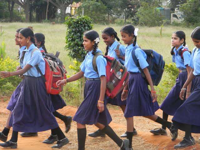 BREAKING –  ಬೈಲಹೊಂಗಲ ಶಾಲೆಗಳಿಗೆ ಸೋಮವಾರ ರಜೆ ಘೋಷಣೆ