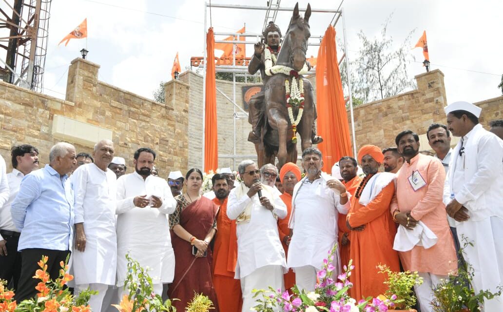 ಅಥಣಿ : ಜಗಜ್ಯೋತಿ ಬಸವೇಶ್ವರ ಪುತ್ಥಳಿ ಅನಾವರಣ ಮಾಡಿದ ಸಿಎಂ ಸಿದ್ದರಾಮಯ್ಯ