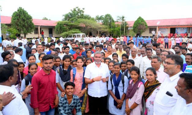 ವಿಕಲಚೇತನ ಫಲಾನುಭವಿಗಳಿಗೆ ಗುರುತಿನ ಯುಡಿಐಡಿ ಕಾರ್ಡ ವಿತರಿಸಿದ ಶಾಸಕ ಬಾಲಚಂದ್ರ ಜಾರಕಿಹೊಳಿ