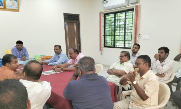 ಅಥಣಿ ಹೆಸ್ಕಾಂ ಅಧಿಕಾರಿಗಳ ಬೆವರಿಳಿಸಿದ ಉಪವಿಭಾಗೀಯ ಮುಖ್ಯ ಅಭಿಯಂತರ ; ಉಡಾಫೆ ಮಾಡುವವರ ವಿರುದ್ಧ ಕ್ರಮಕ್ಕೆ ಸೂಚನೆ&nbsp;