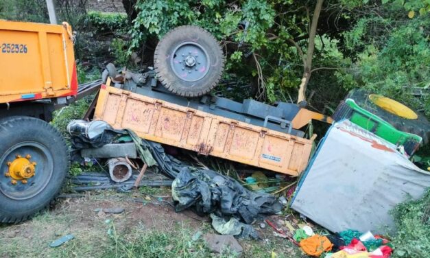 ಅಥಣಿ :- ಚಿಂಚಲಿ ಮಾಯಕ್ಕ ದೇವಿ ಭಕ್ತರಿದ್ದ ಟ್ರ್ಯಾಕ್ಟರ್ ಪಲ್ಟಿ