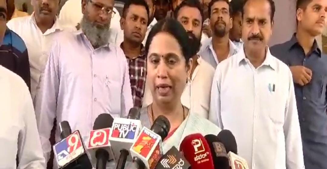 ಇನ್ನೊಮ್ಮೆ ಈ ರೀತಿ ಪ್ರಶ್ನೆ ಕೇಳಬೇಡ ; ಭಾರತ ಹೆಸರು ಹೇಳುತ್ತಿದ್ದಂತೆ ಸಚಿವೆ ಹೆಬ್ಬಾಳ್ಕರ್ ಗರಂ ಆಗಿದ್ದೇಕೆ…?