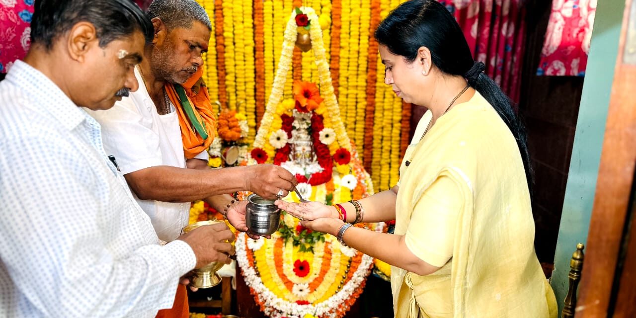 ಶಿವಾಲಯದಲ್ಲಿ ಪೂಜೆ ಸಲ್ಲಿಸಿದ ಸಚಿವೆ ಲಕ್ಷ್ಮಿ ಹೆಬ್ಬಾಳಕರ