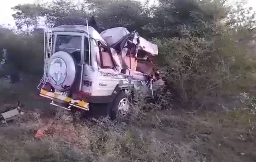 ಭೀಕರ ರಸ್ತೆ ಅಪಘಾತ ; ಬೆಳಗಾವಿಯ ಐವರು ಸಾವು – ಹಲವರು ಸ್ಥಿತಿ ಚಿಂತಾಜನಕ