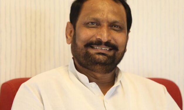 ಜಾರಕಿಹೊಳಿ ಚಿಲ್ಲರೆ ಮಾತಿಗೆ ಬೆಲೆ ಕೊಡಲ್ಲ ; ಲಕ್ಷ್ಮಣ ಸವದಿ ವ್ಯಂಗ್ಯ