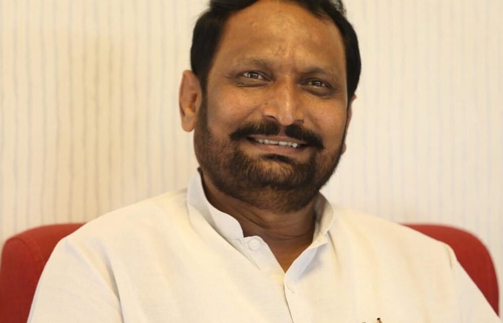 ಜಾರಕಿಹೊಳಿ ಚಿಲ್ಲರೆ ಮಾತಿಗೆ ಬೆಲೆ ಕೊಡಲ್ಲ ; ಲಕ್ಷ್ಮಣ ಸವದಿ ವ್ಯಂಗ್ಯ